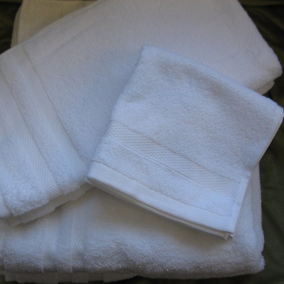 Grandeur Hospitality Towels Set, NWOT - Picture 3 of 4